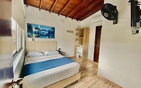 Hotel Street 50 Estadio